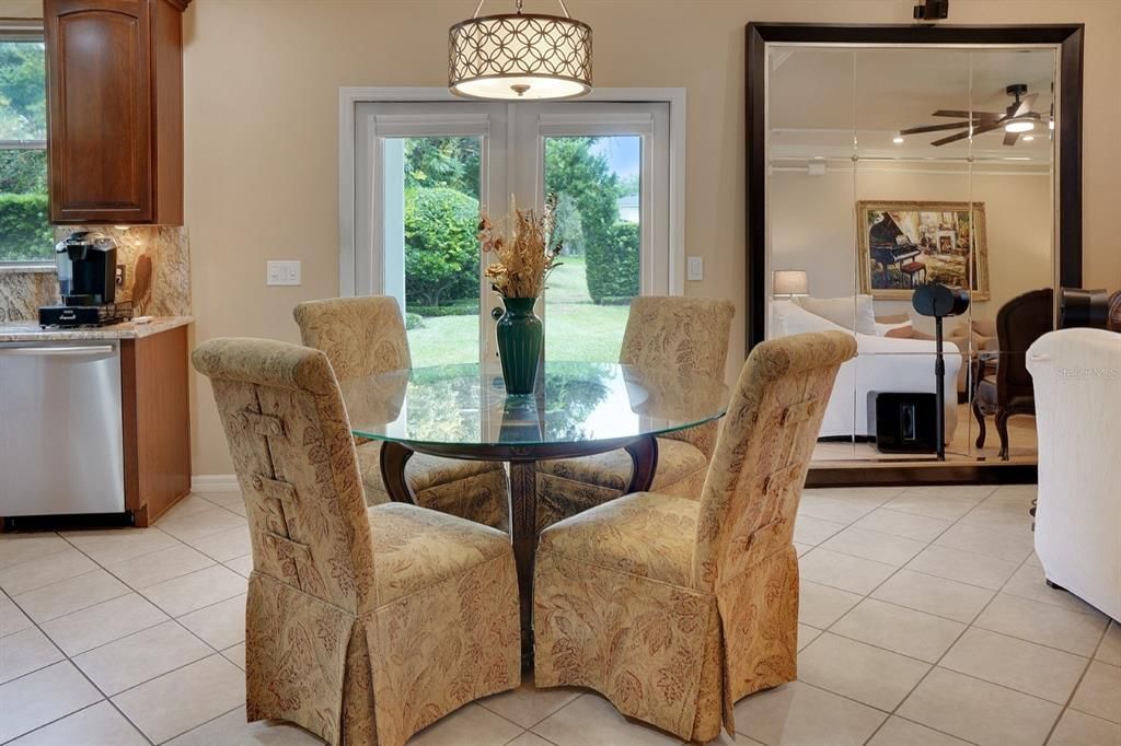 Dining room, Interior