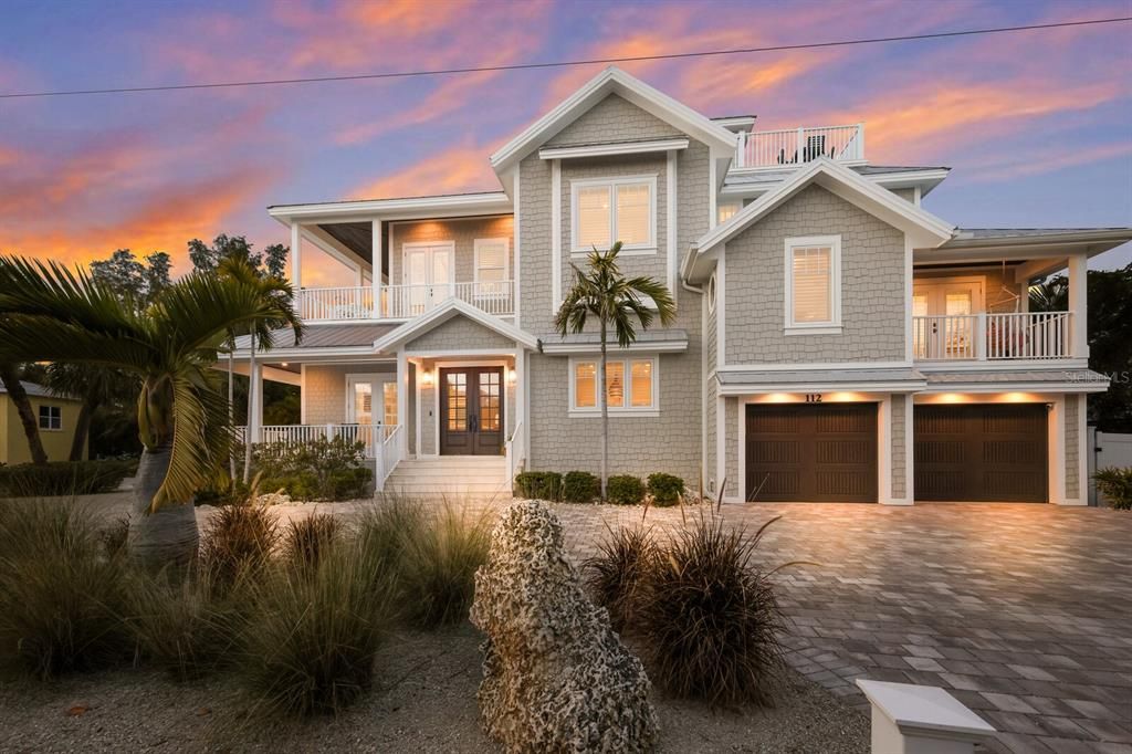 Attached, Exterior, Facade, American Craftsman