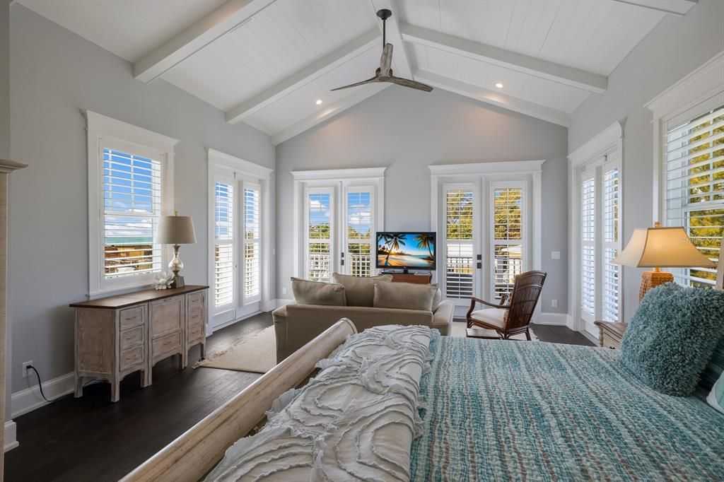 Bedroom, Interior, Living room, Recessed Lighting, Water, Wood Texture Flooring