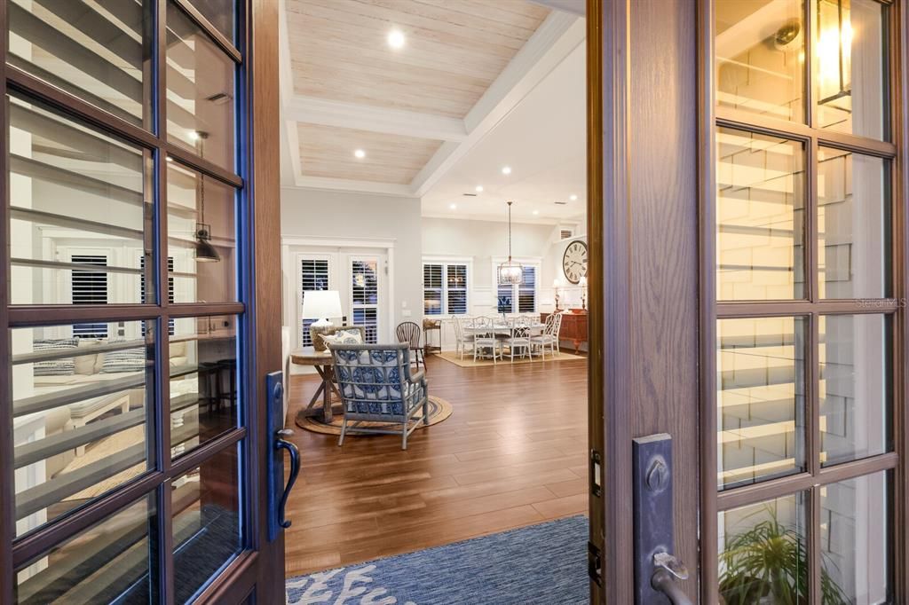 Chandelier, Dining room, Interior, Pendant Lights, Recessed Lighting, Wooden Ceilings, Wood Texture Flooring