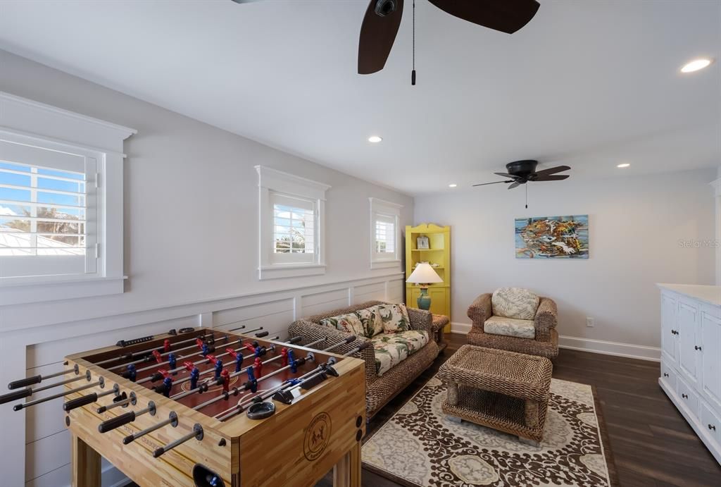 Game Room, Interior, Living room, Recessed Lighting, Wood Texture Flooring