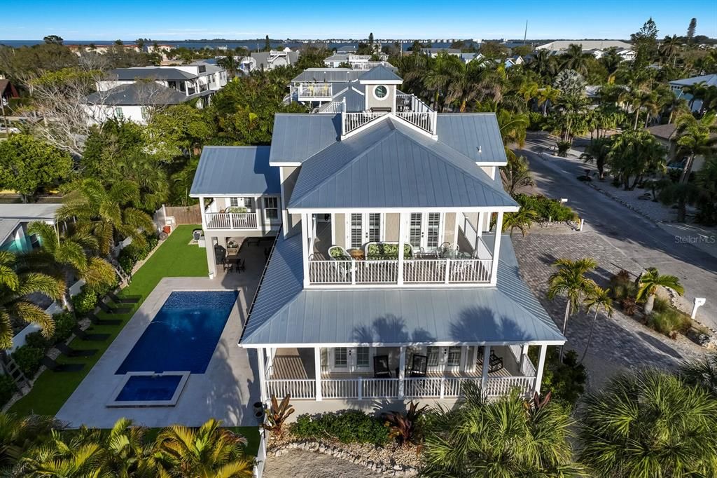 Exterior, Drone