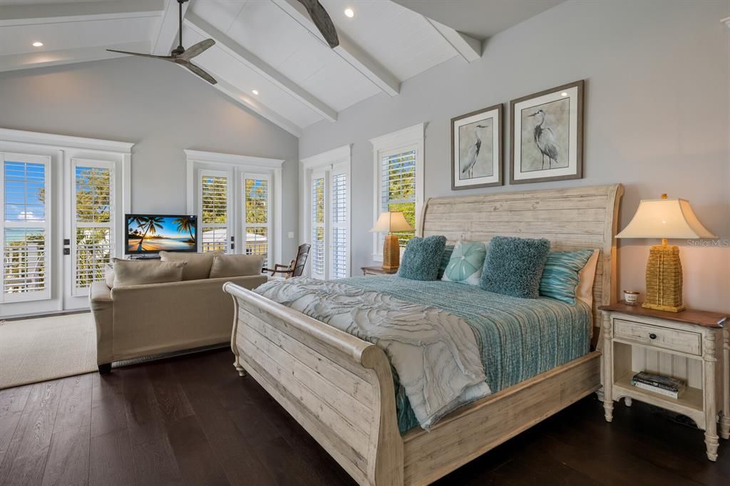 Bedroom, Interior, Recessed Lighting, Water, Wood Texture Flooring