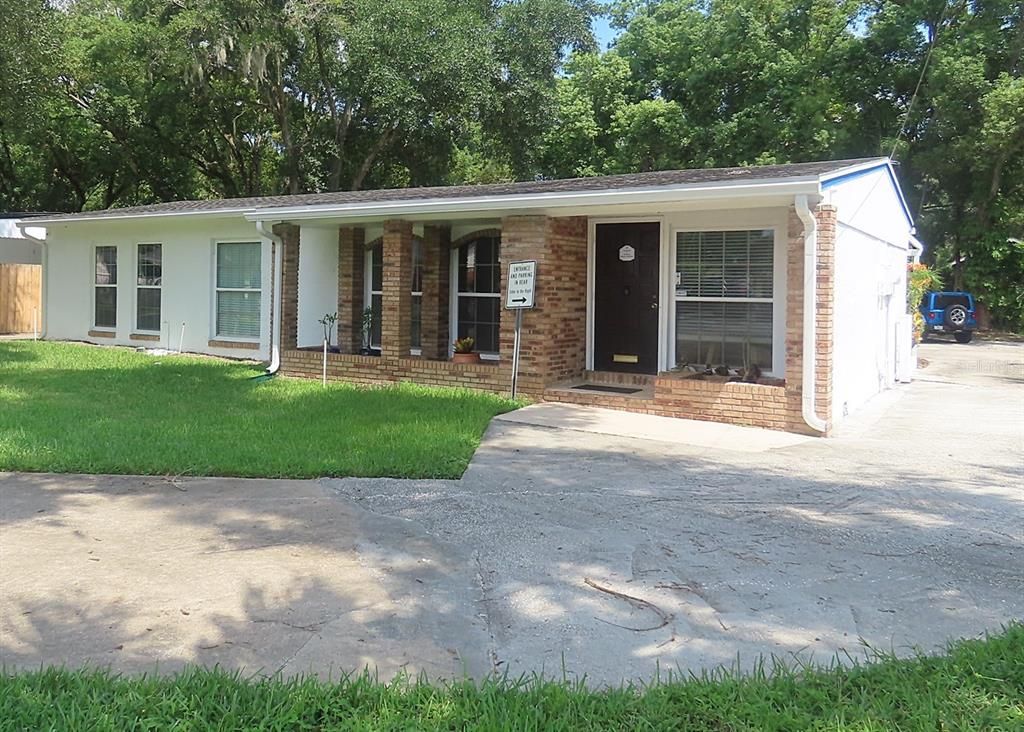 Exterior, Facade, Brick Facade, Ranch