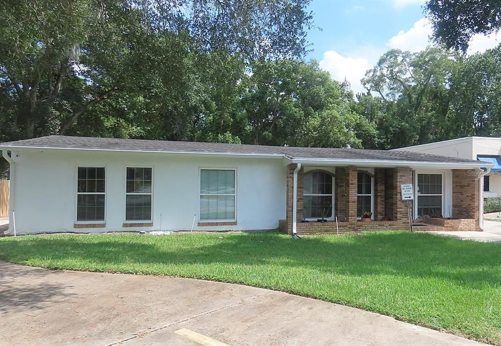 Exterior, Facade, Brick Facade, Ranch