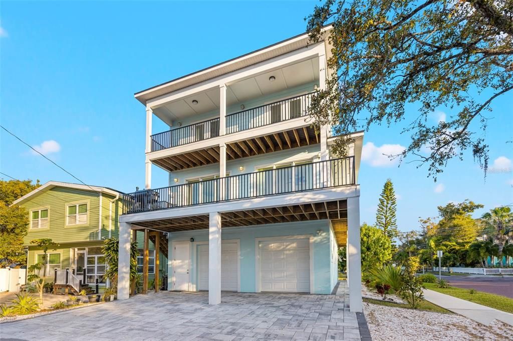 Attached, Exterior, Facade, Modern