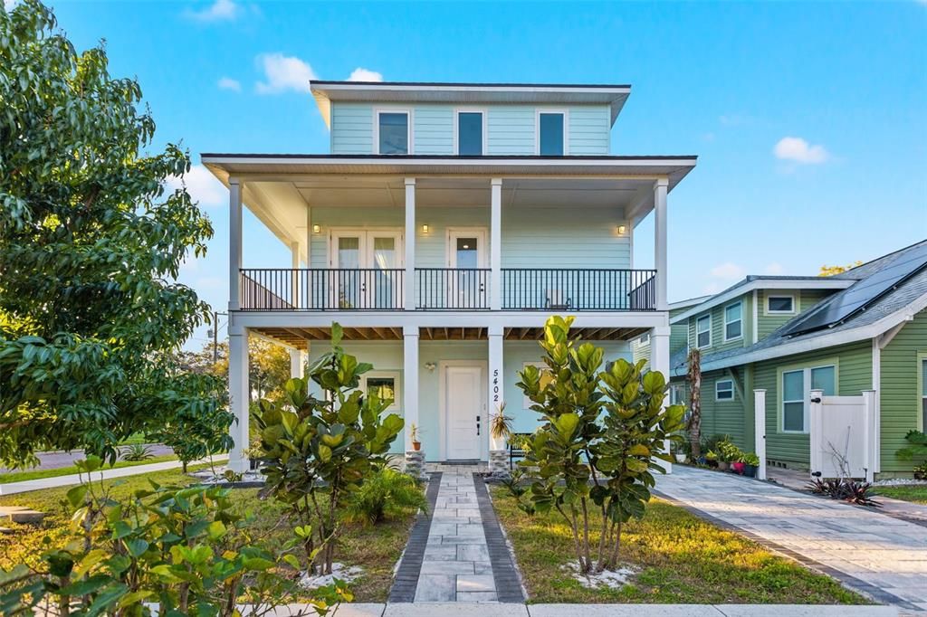 Exterior, Facade, Solar Panels, American Foursquare