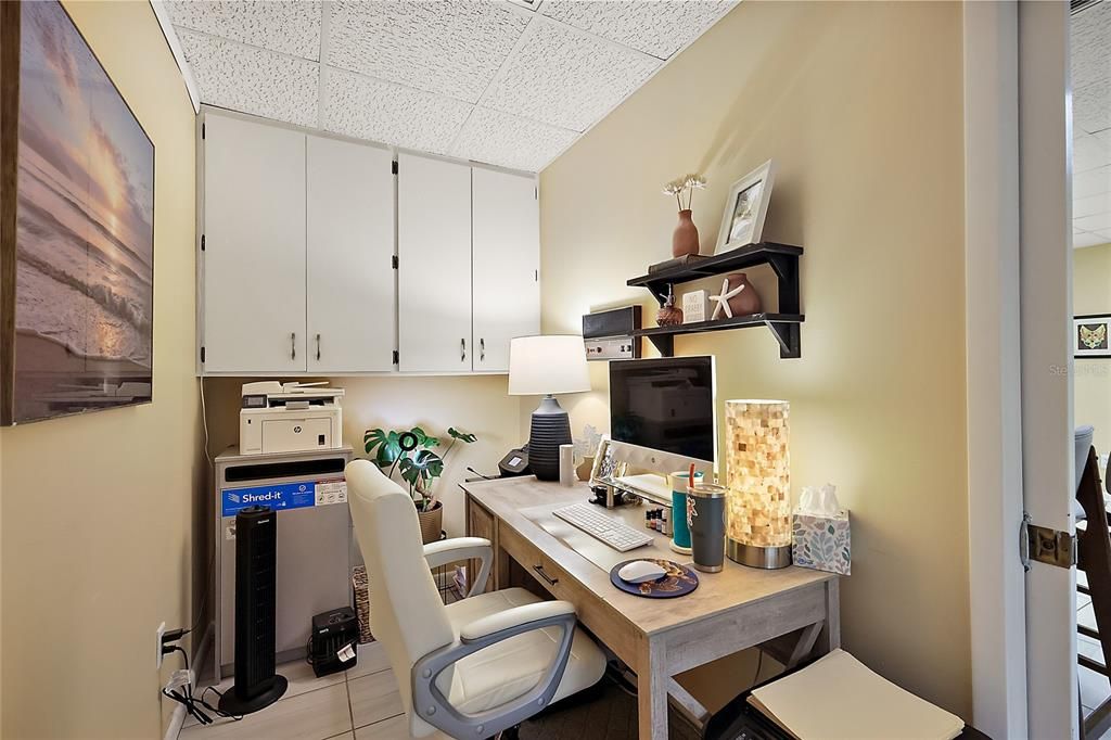 Home Office, Interior