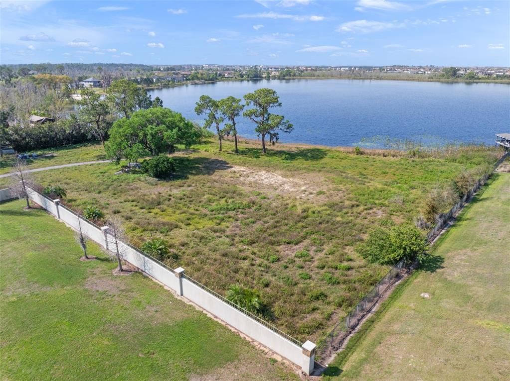 Exterior, Lake