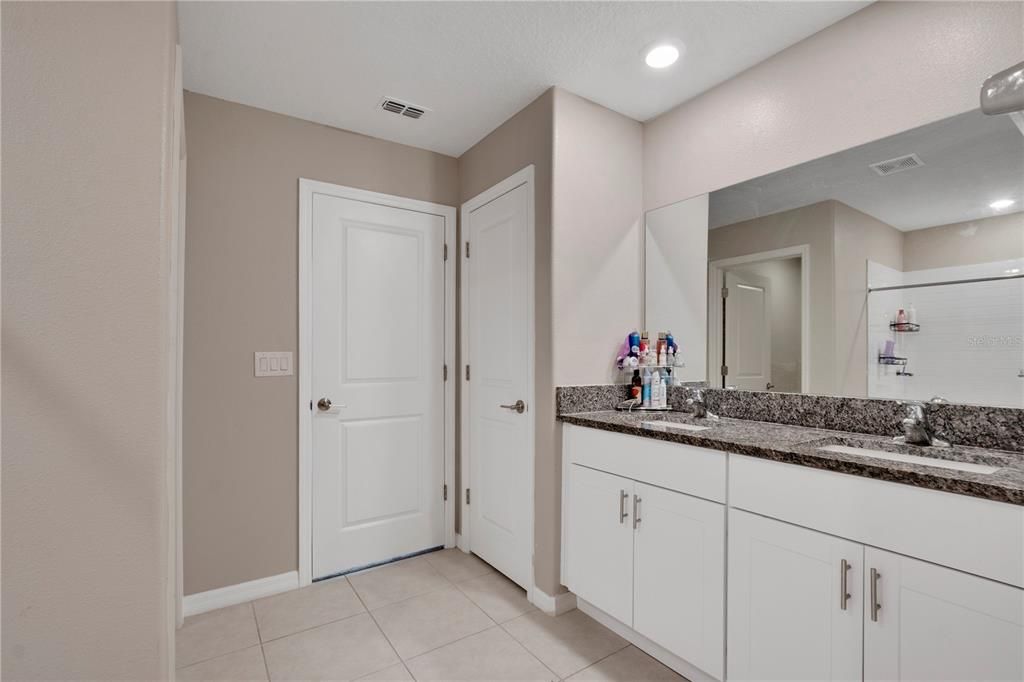 Bathroom, Dual Sink Vanities, Interior, Recessed Lighting
