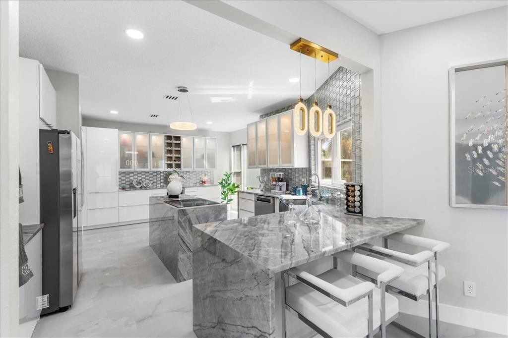 Chandelier, Dining room, Interior, Kitchen, Marble, Pendant Lights, Recessed Lighting