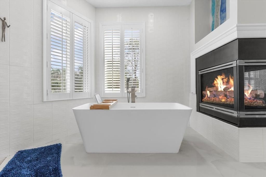 Bathroom, Fireplace, Free Standing Baths, Interior