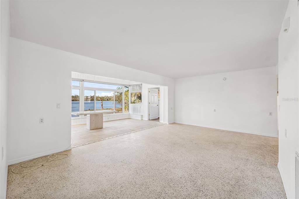 Empty room, Interior, Water