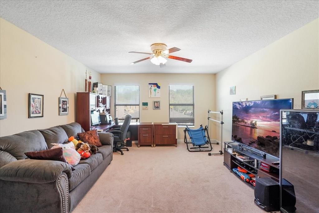 Home Office, Interior