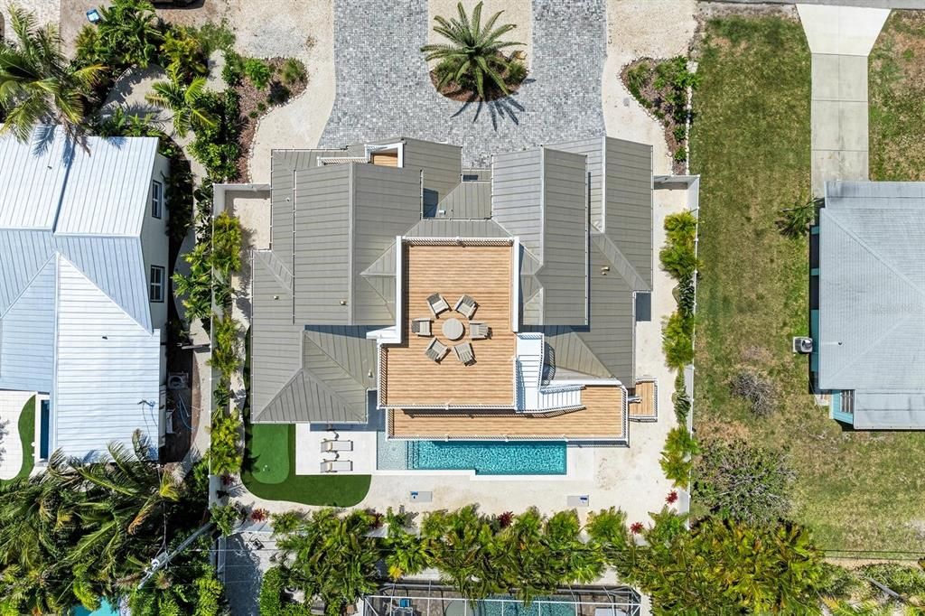 Exterior, Drone