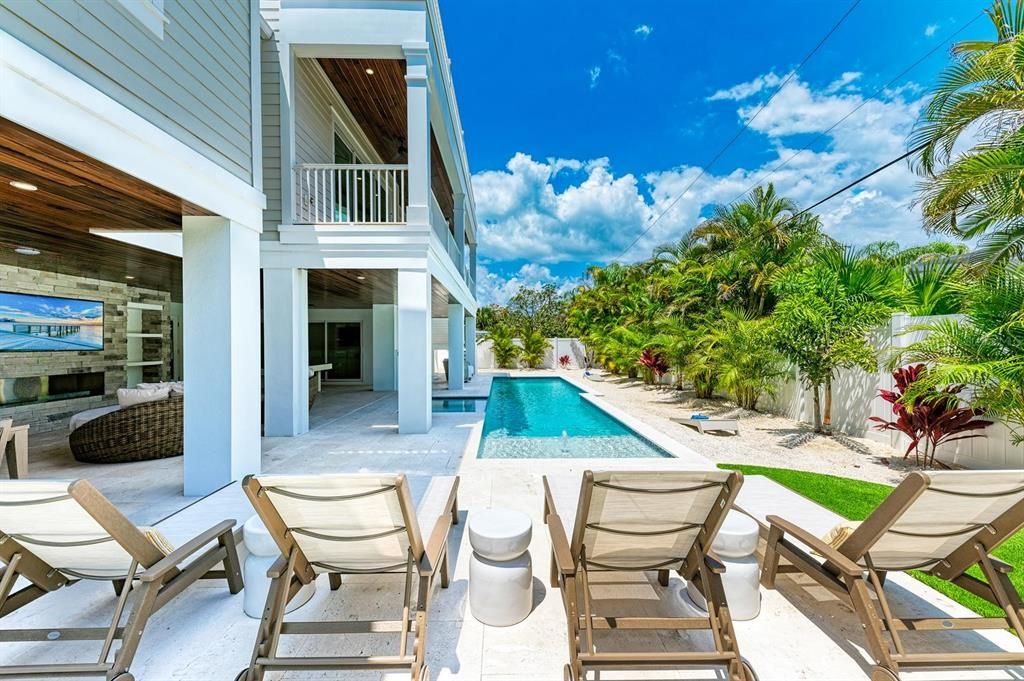 Exterior, Pool