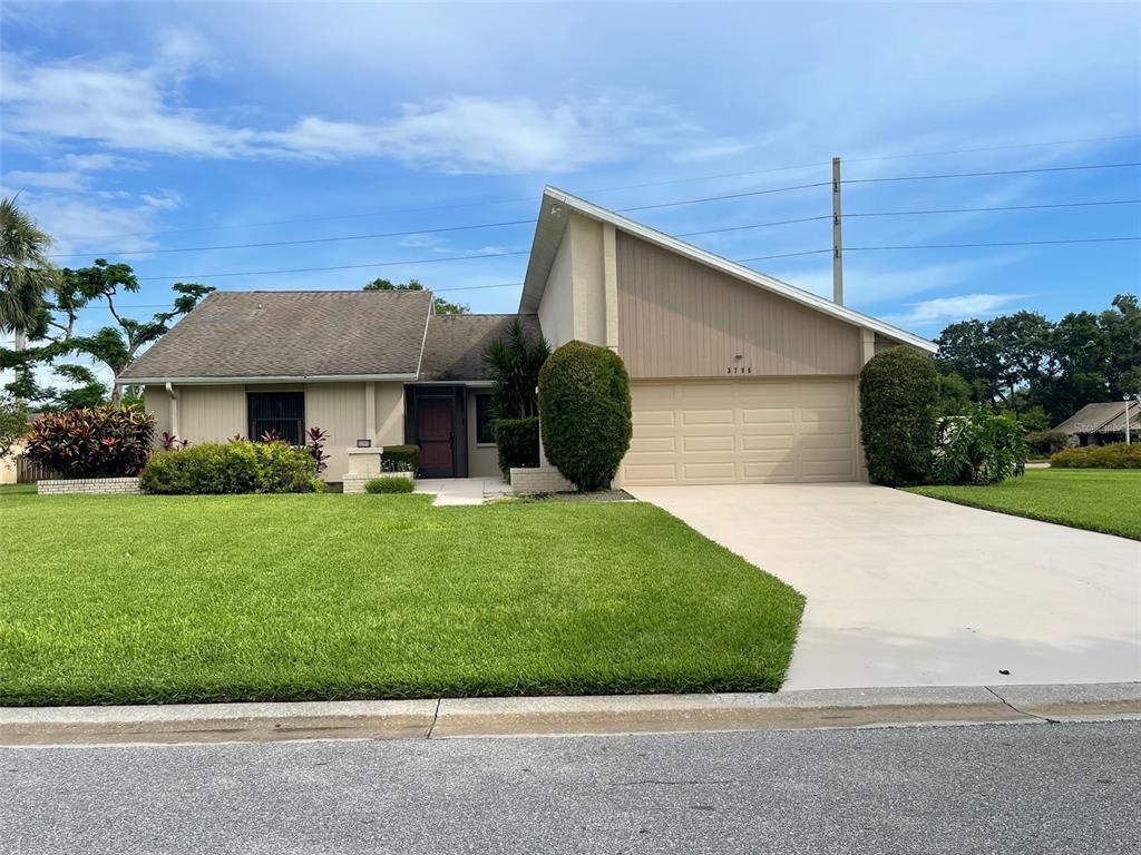 Attached, Exterior, Facade, Ranch