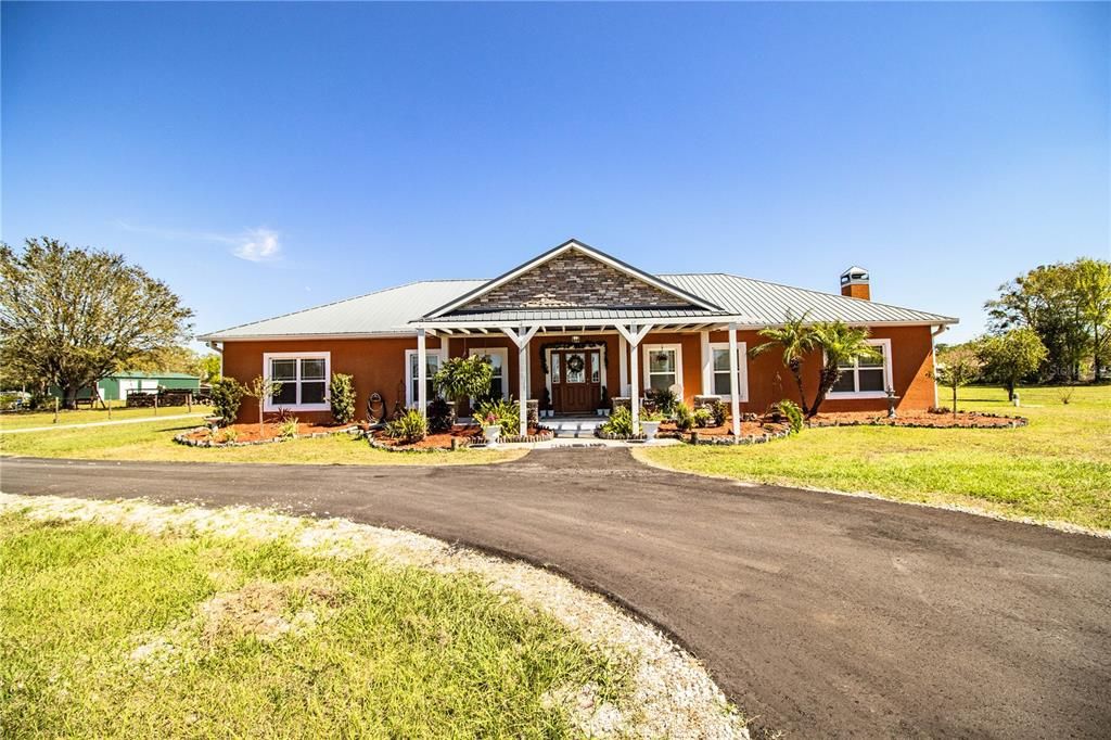 Backyard, Exterior, Facade, Ranch