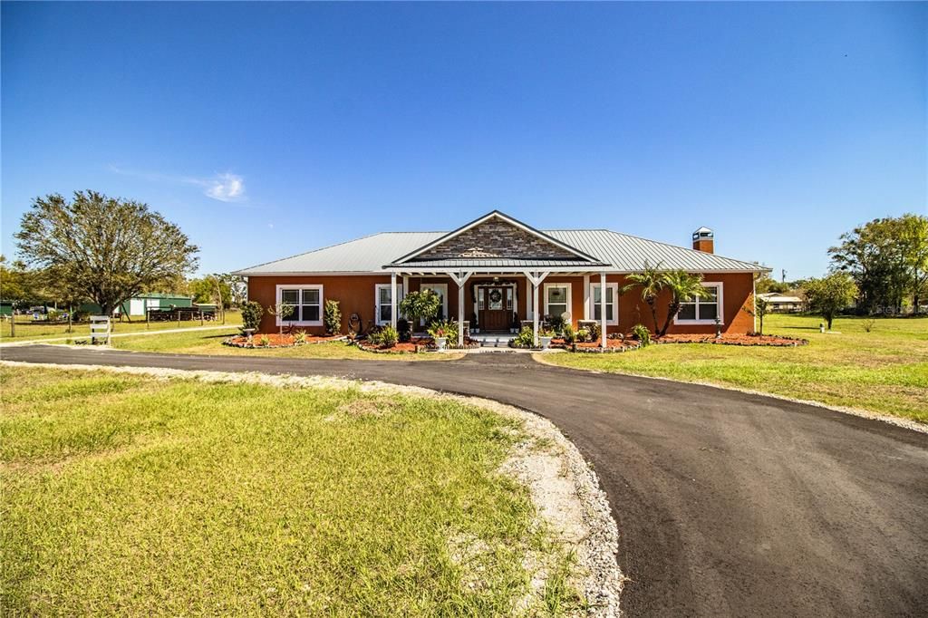 Backyard, Exterior, Facade, Ranch