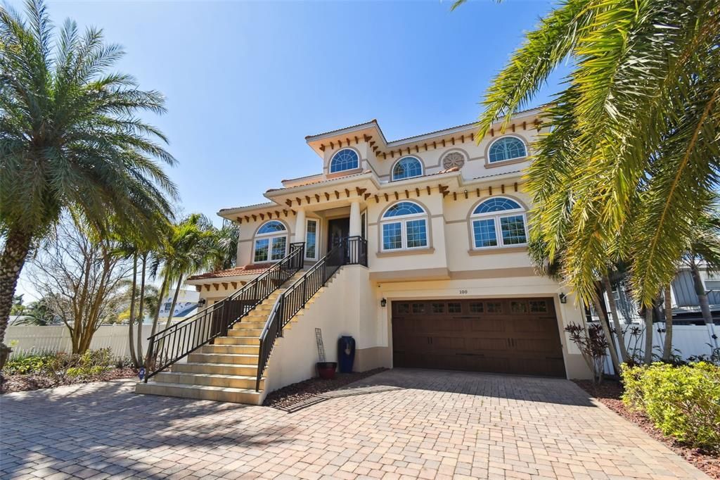 Attached, Exterior, Facade, Mediterranean