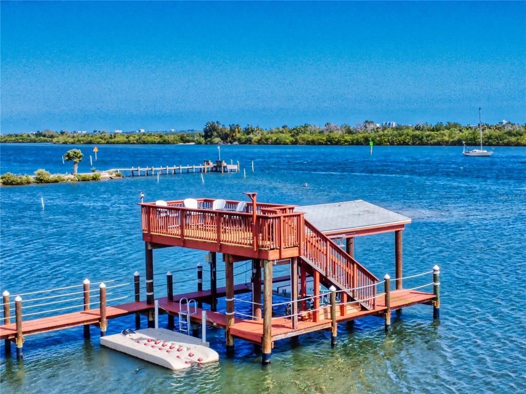 Exterior, Lake
