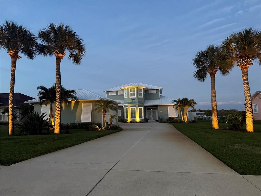 Exterior, Facade, Mediterranean
