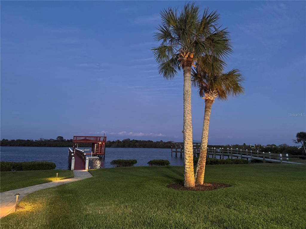Exterior, Lake