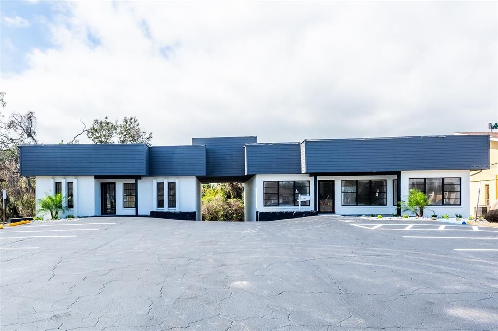 Exterior, Facade, Ranch