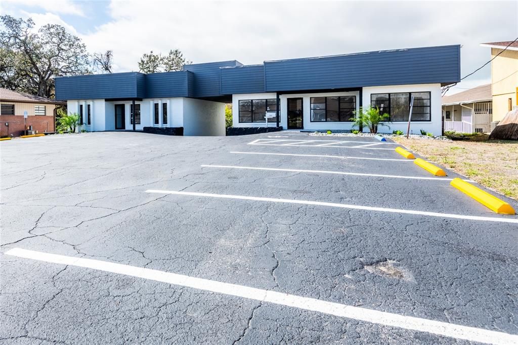 Exterior, Facade, Ranch