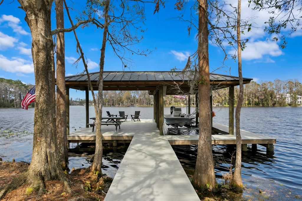 Exterior, Lake