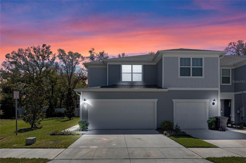 Attached, Exterior, Facade, Modern