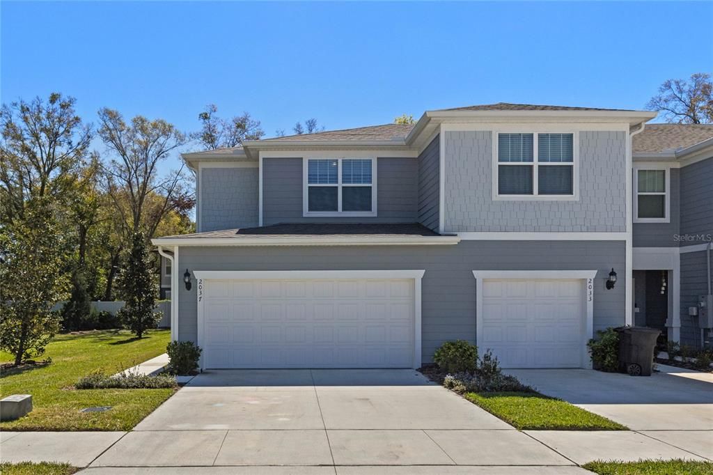 Attached, Exterior, Facade, American Craftsman