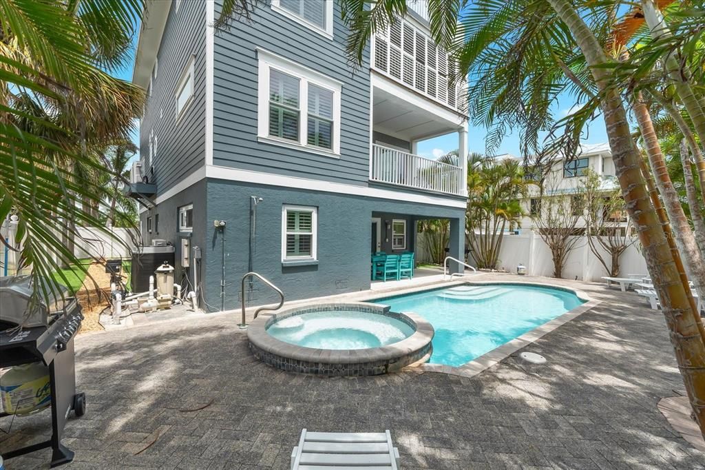 Exterior, Pool