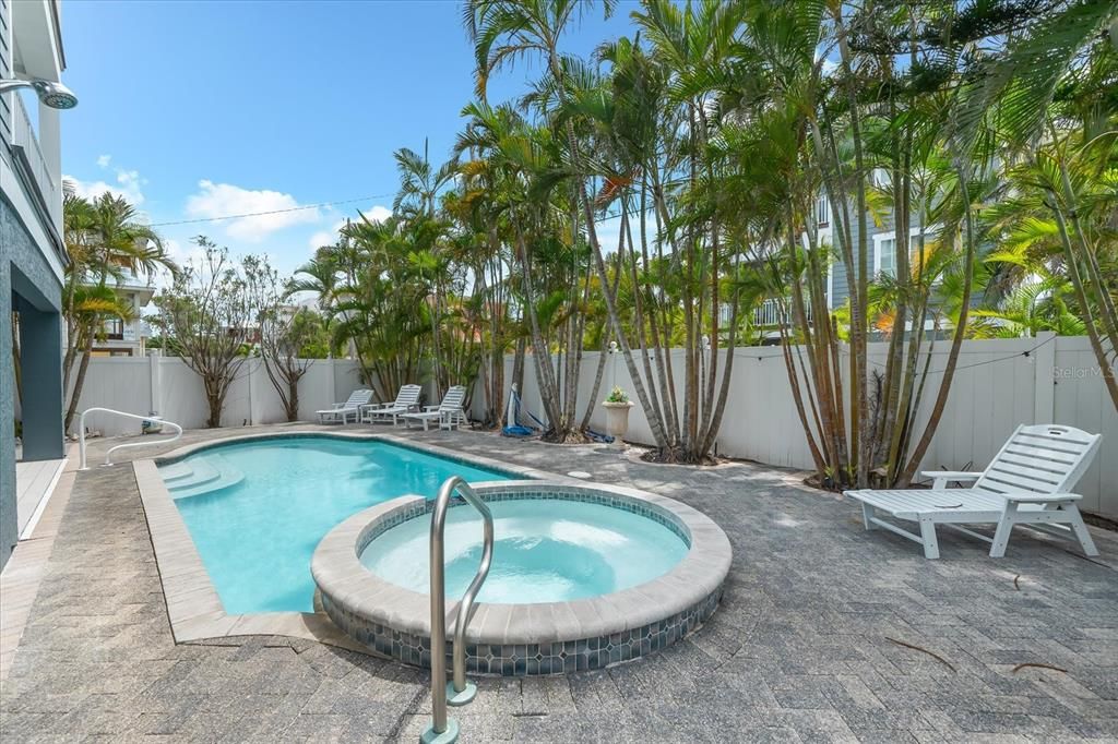 Exterior, Pool