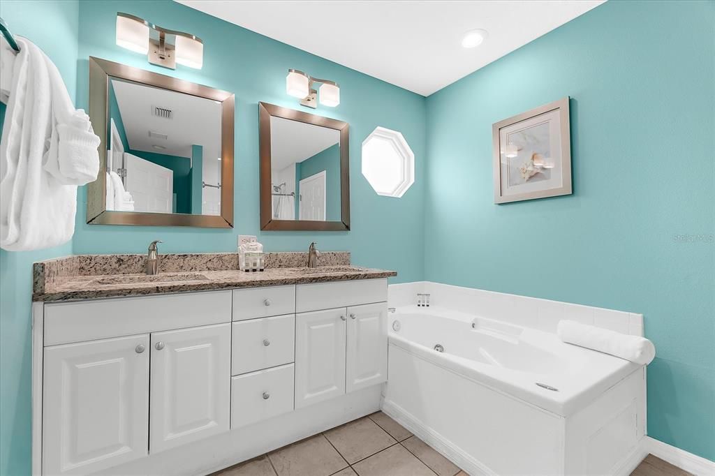 Bathroom, Dual Sink Vanities, Interior, Recessed Lighting