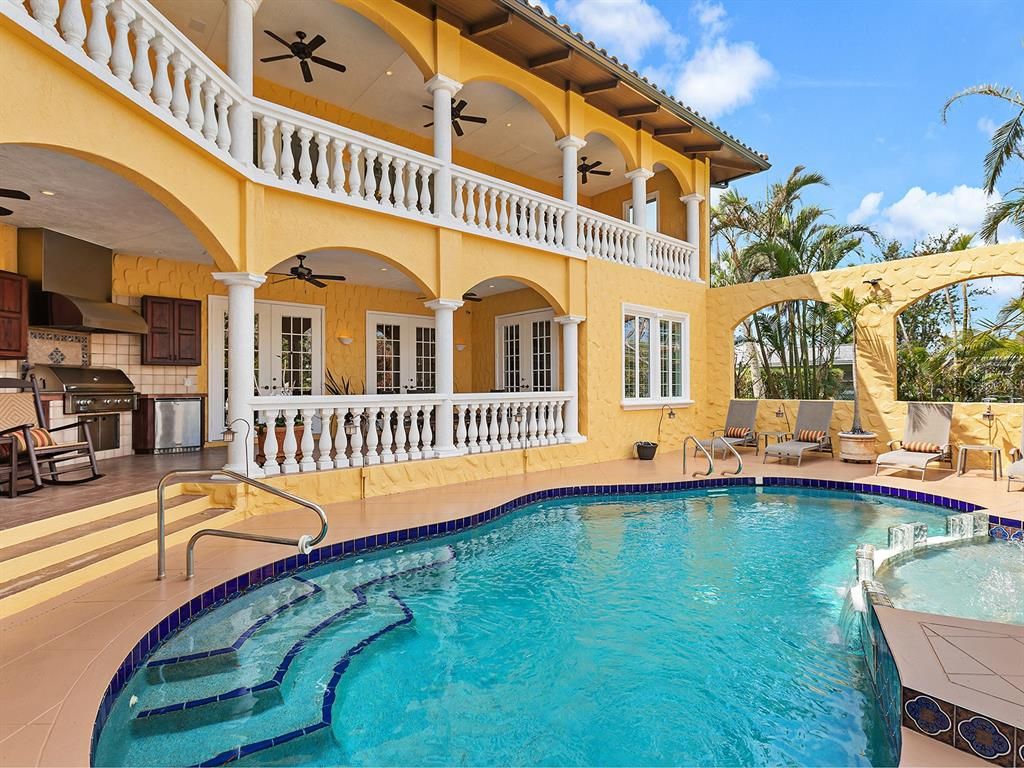 Exterior, Outdoor Kitchen, Pool