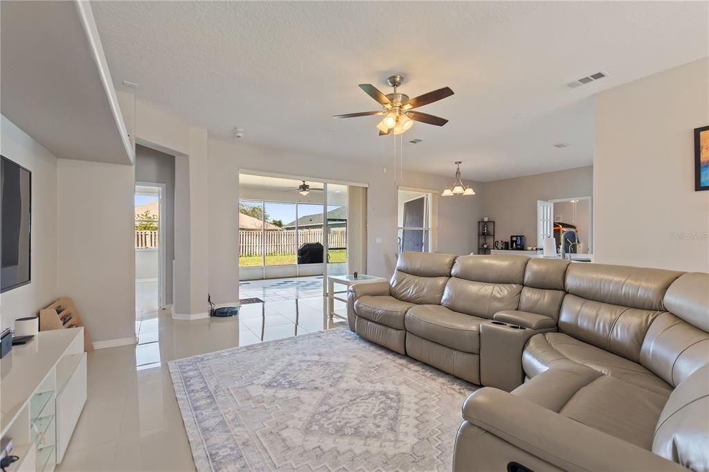 Dining room, Interior, Living room, Pendant Lights
