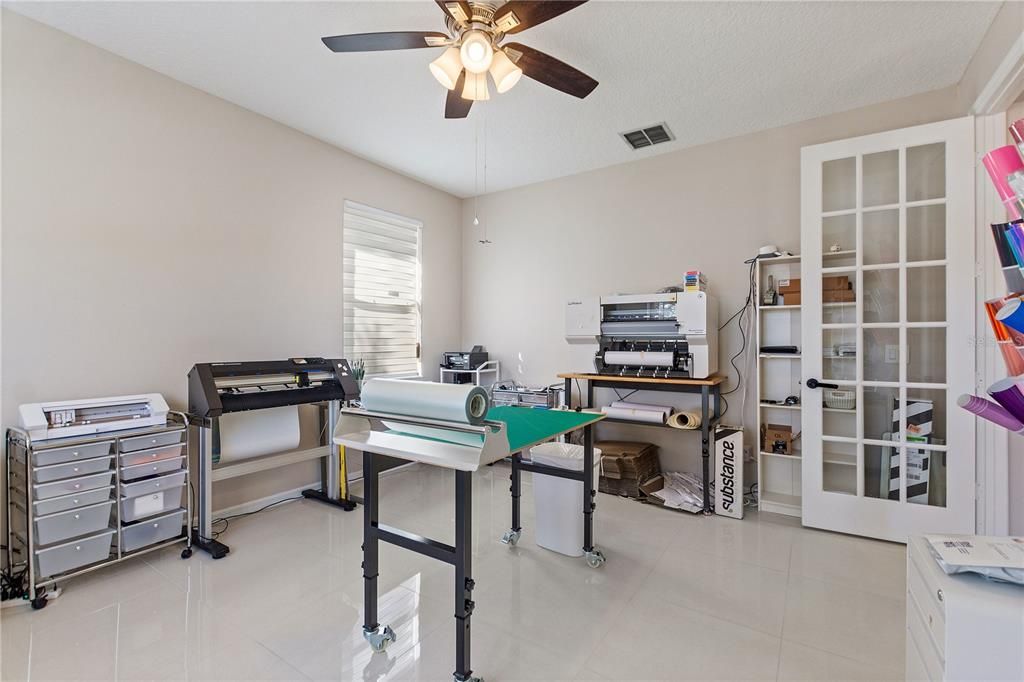 Home Office, Interior