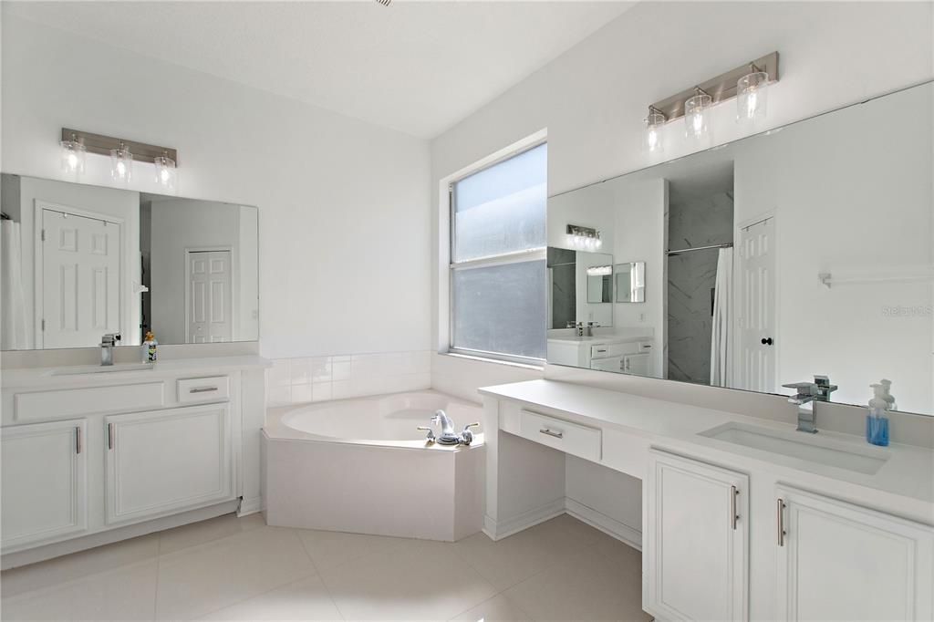 Bathroom, Dual Sink Vanities, Interior