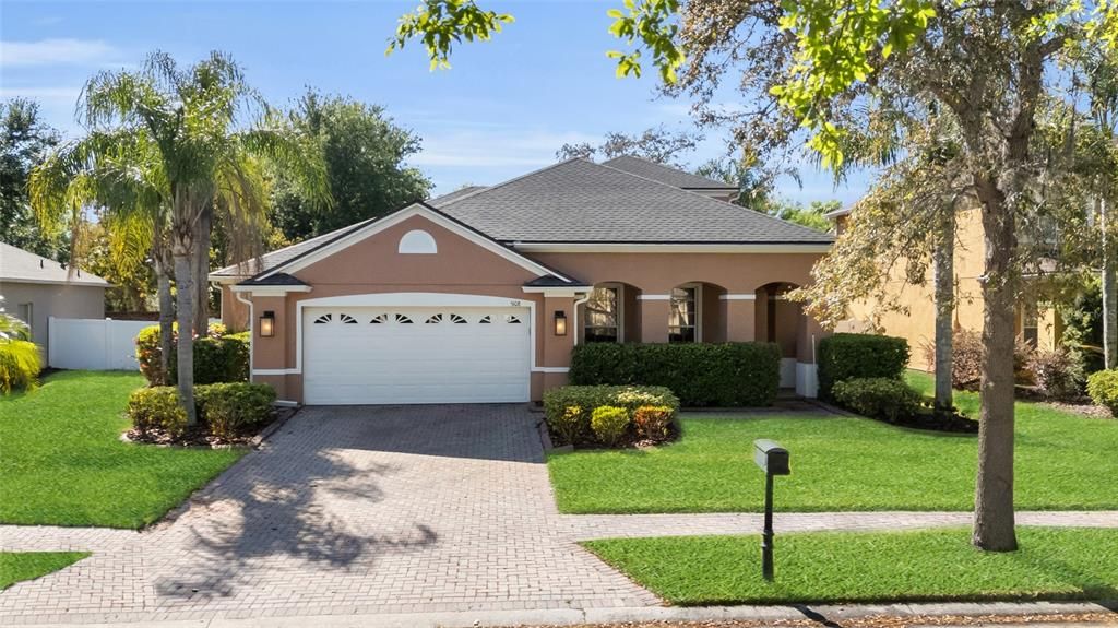 Attached, Exterior, Facade, Ranch