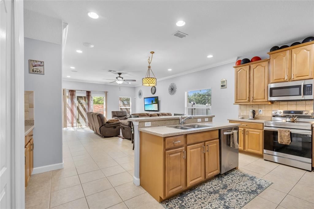 Dining room, Interior, Kitchen, Living room, Pendant Lights, Recessed Lighting, Stainless Steel Appliances