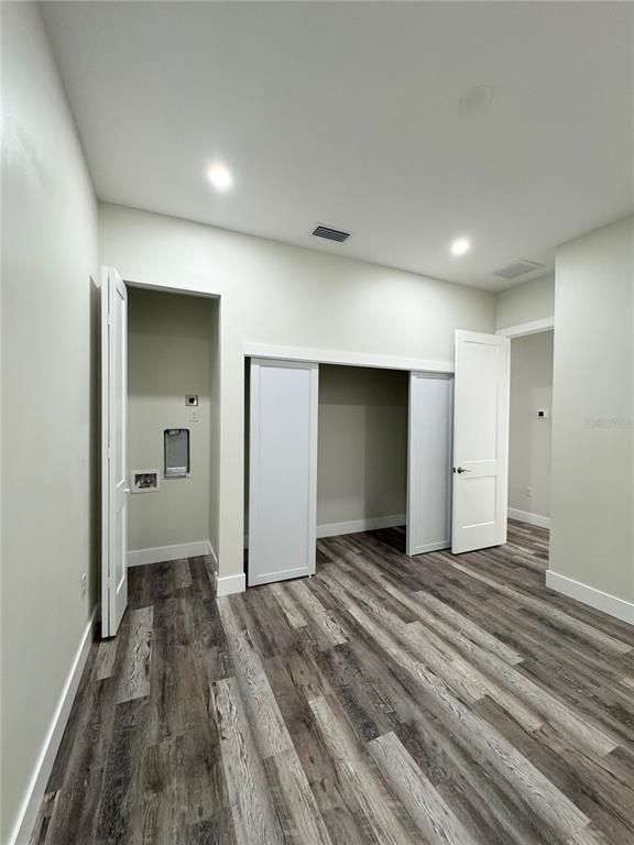 Empty room, Interior, Recessed Lighting, Wood Texture Flooring
