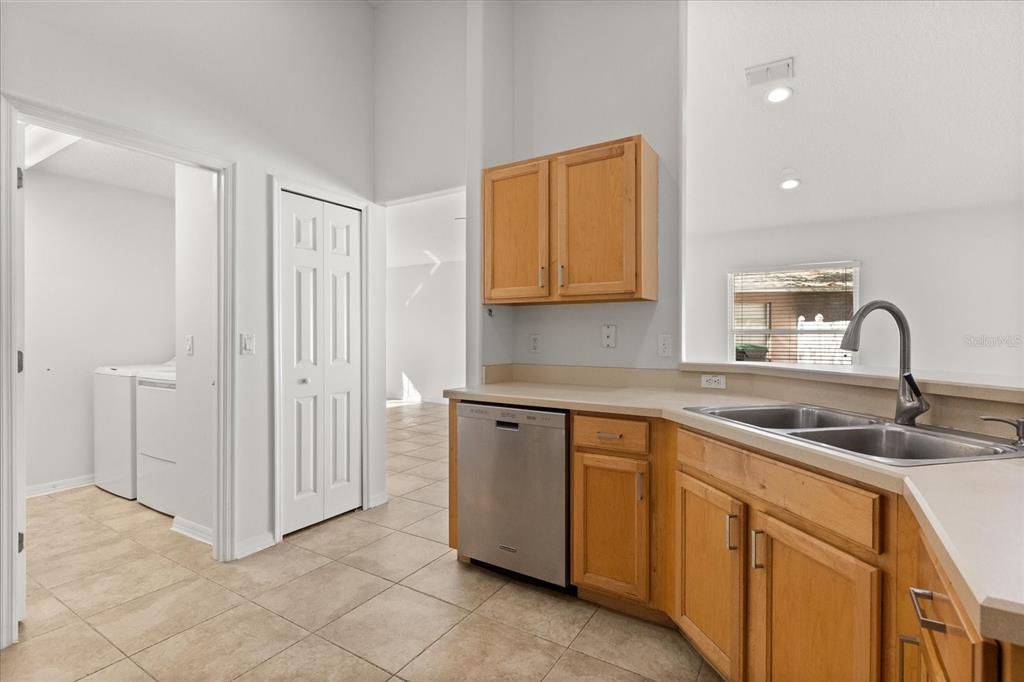 Interior, Kitchen, Recessed Lighting, Washer