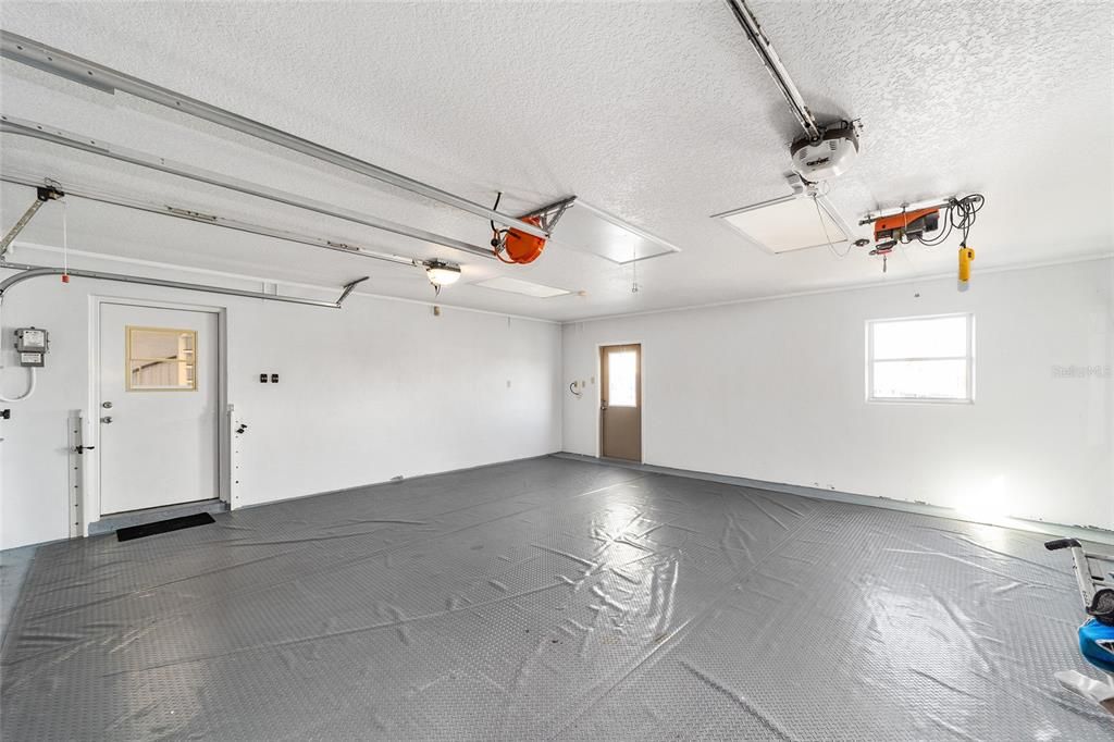 Garage, Interior