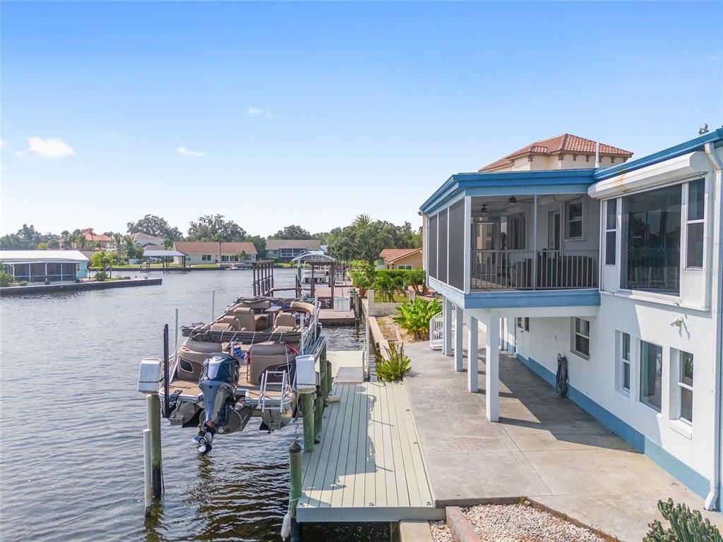 Exterior, Lake
