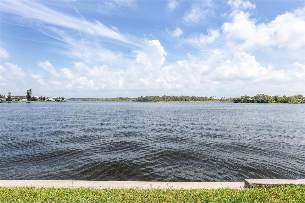 Exterior, Lake