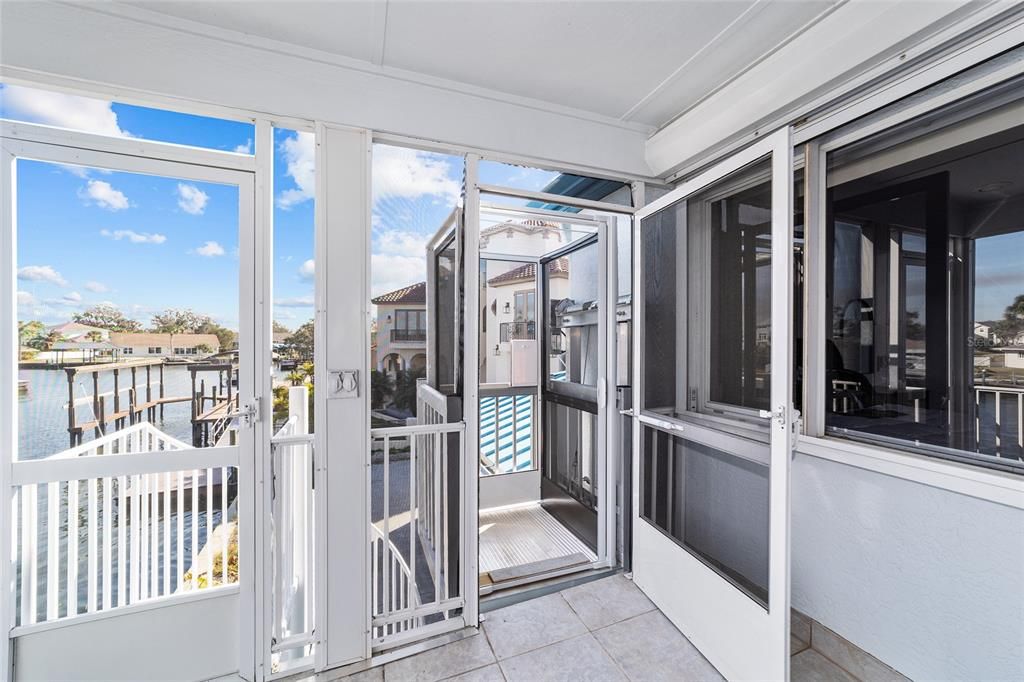 Interior, Sun Room, Water