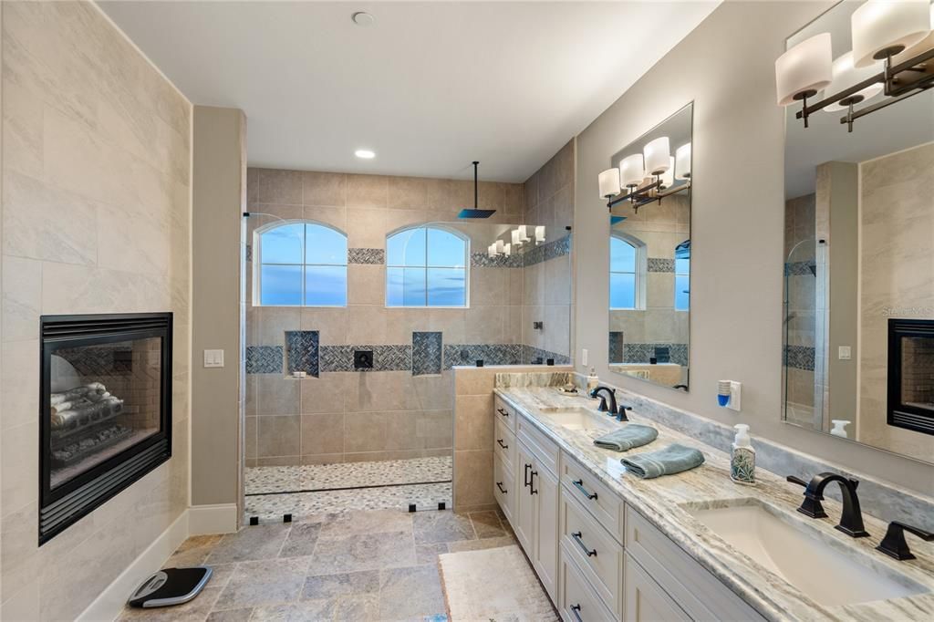 Bathroom, Dual Sink Vanities, Interior, Recessed Lighting