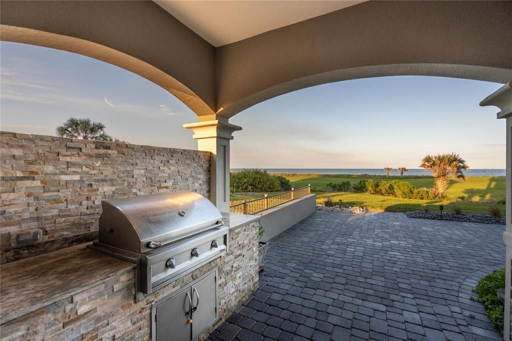 Exterior, Outdoor Kitchen, Water