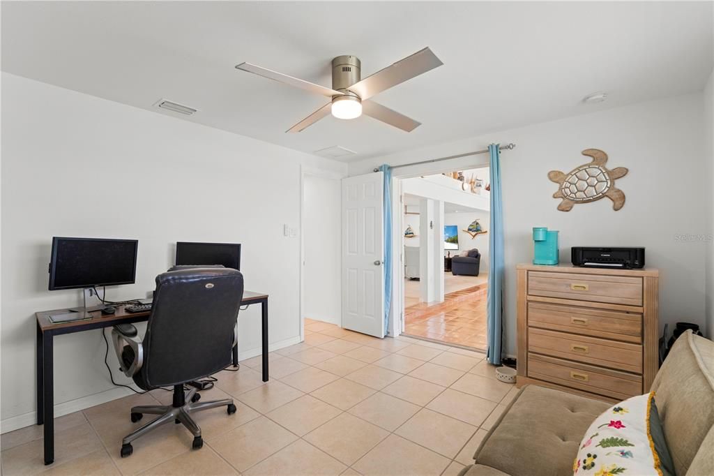 Home Office, Interior